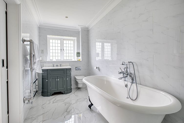 Modern classic bathroom - property photography in Kent by Ben